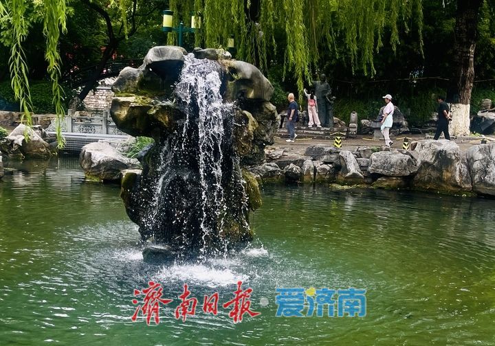 济南五龙潭“月牙飞瀑”盛景在线已超310天