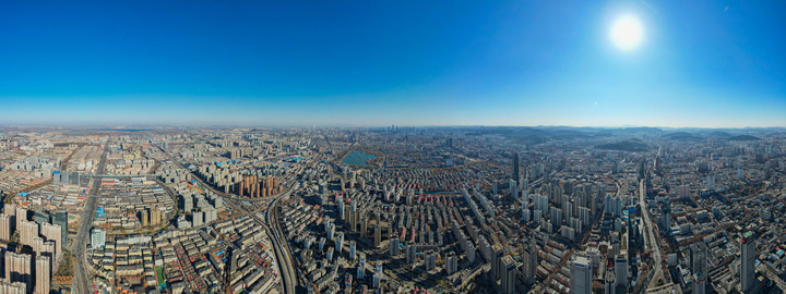 济南迎高透天气 “泉城蓝”扮靓城市天际线