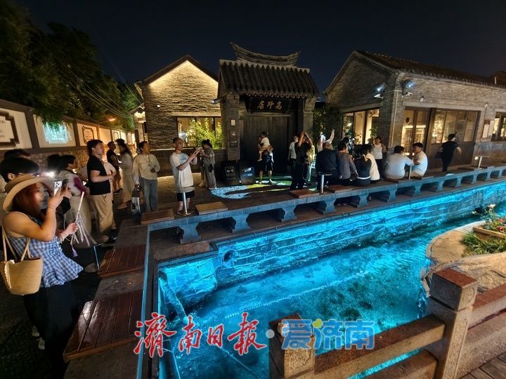 济南西更道街夜色如画，泉韵老街成夜游新地标