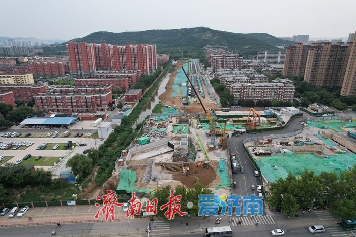 项目强省会｜腊山河西路南延段沥青铺设完成