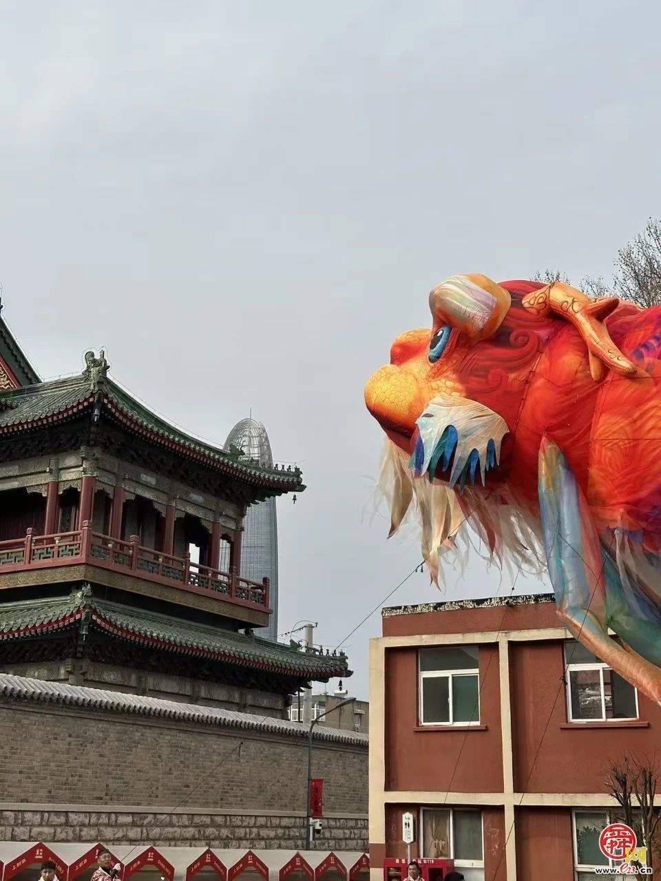鳌舞上新街，祥瑞启新程——巨型鳌鱼惊艳亮相济南新春