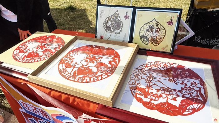 漫山红中千人竞逐！济南“一城山色·登山打卡”暨垛庄百峪大顶登山嘉年华成功举办