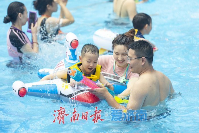 夏日经济新观察：消费热潮奔涌，民生底色愈浓