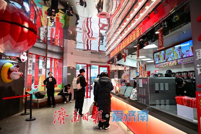 “雪王”招手泉城！蜜雪冰城济南旗舰店升级开业