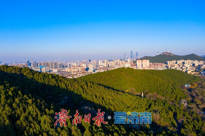 千佛山巅览泉城：初冬时节邂逅济南最美天际线