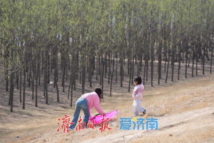 春满泉城绿意浓 玉符河畔踏青忙