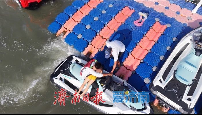 “当时就想着赶紧救孩子” 济南辅警张岳与两名济南市民在威海浴场勇救落水孩童