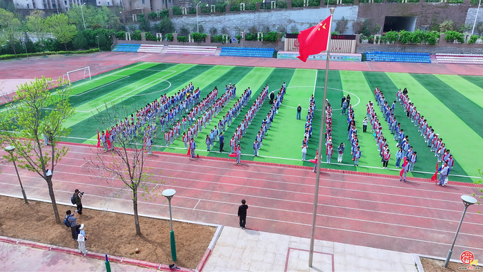 清明寄哀思 薪火永相传——立德学校师生徒步红色广场开展教育活动