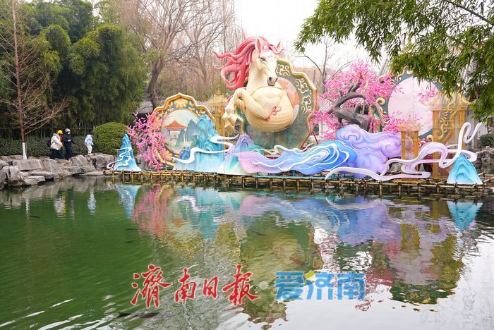 融合泉水特色！多款马年主题花灯造景迎来打卡热