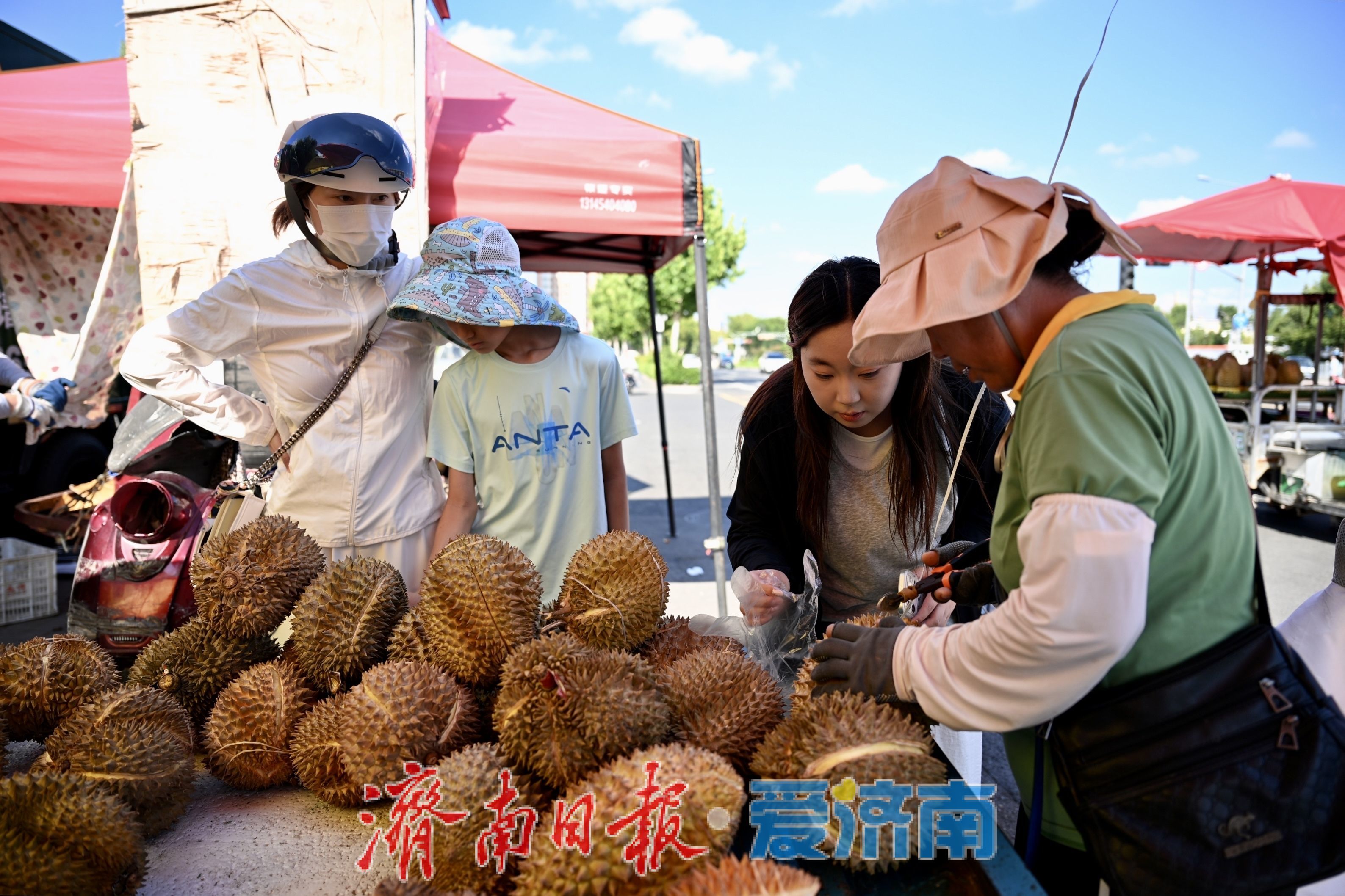 榴莲身价“大跳水” 济南堤口路市场飘满“黄金香”