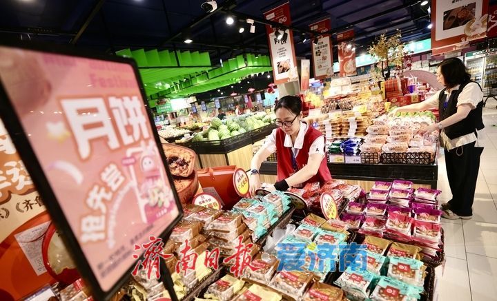 中秋临近 月饼抢“鲜”上市