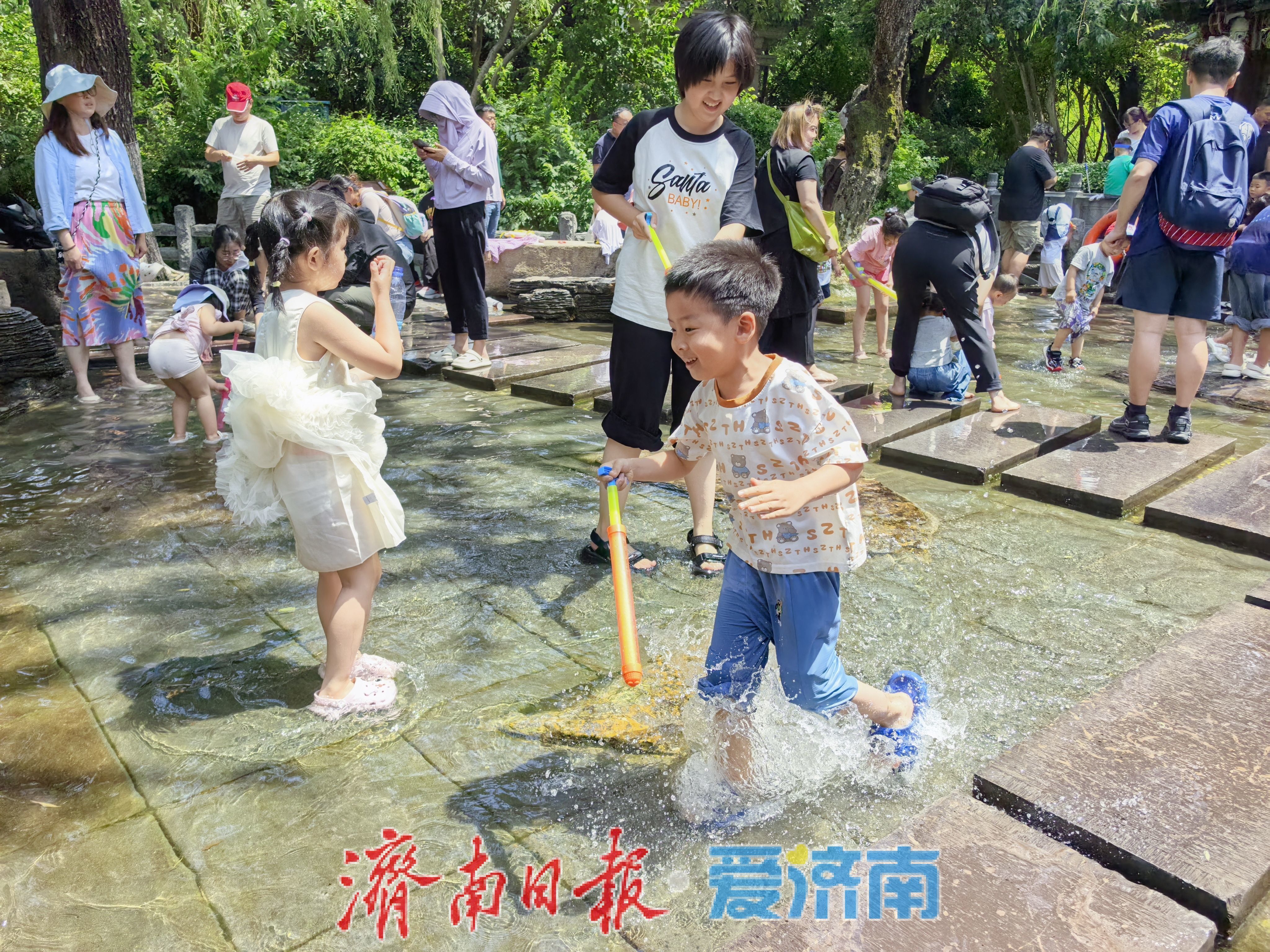 高温酷暑觅清凉！济南泉水畔童趣满盈，这里是最治愈的消夏乐园
