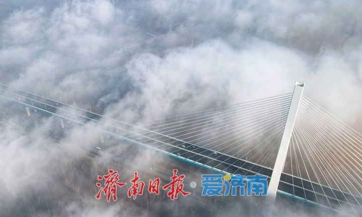 雾锁黄河 塔影独悬