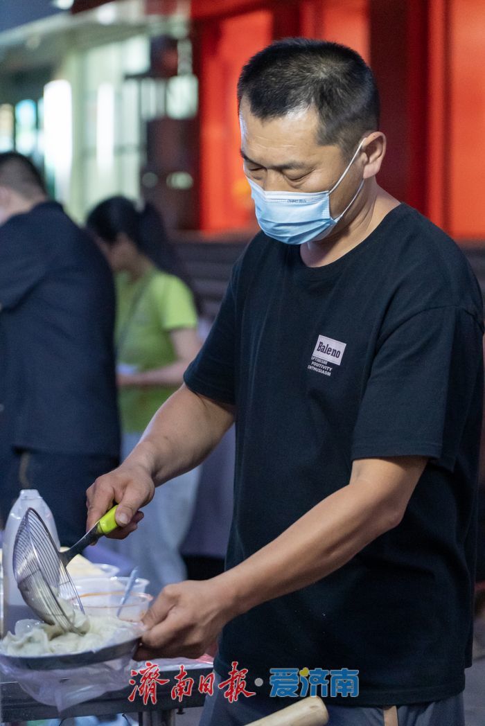 从“受助渡难”到“自救赋能”，爱心厨房“小白爸爸凉菜扎啤摊”接力书写爱心故事