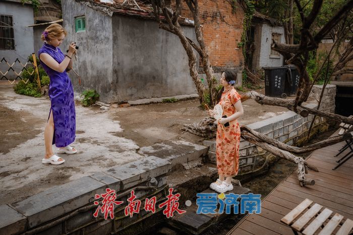 一年四季 泉在济南丨济南曲水亭街：泉畔戏水纳凉 老街焕发夏日活力