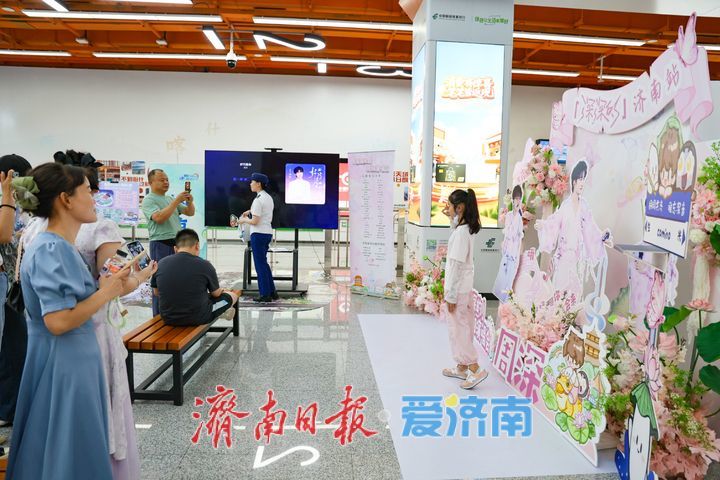 地铁站里的浪漫应援，迎接周深“深深的”济南之约