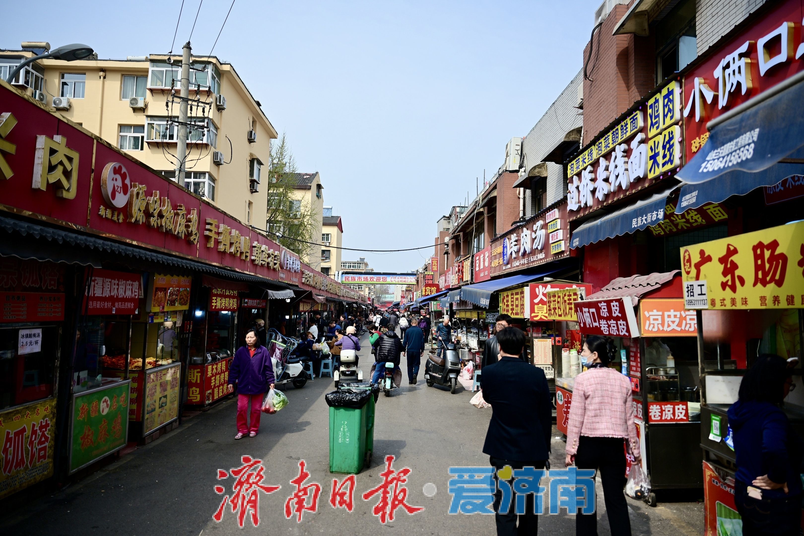 济南民族大街市场春菜上市 价格稳中有降人气旺