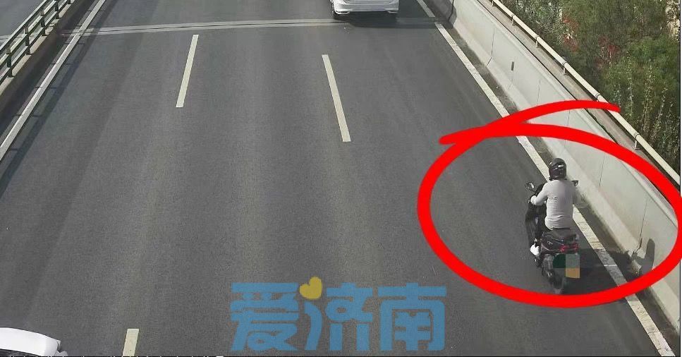 济南交警：摩托车上城市快速路，严查！