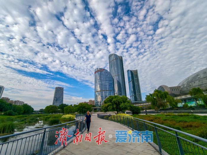 泉城云卷云舒入画来
