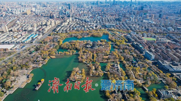 济南迎高透天气 “泉城蓝”扮靓城市天际线