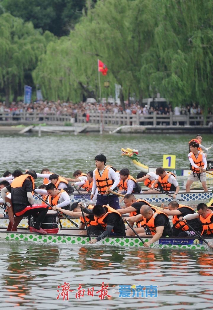 一年四季 泉在济南丨劈波斩浪，端午节龙舟竞渡大明湖