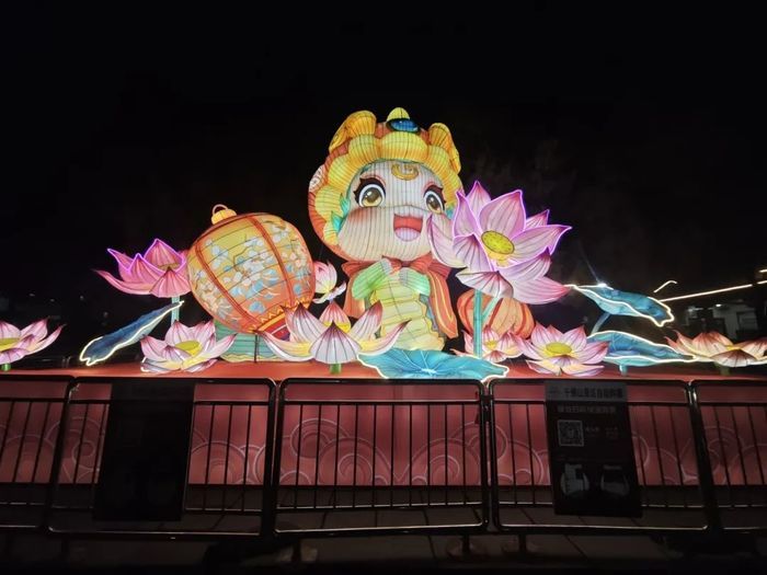“泉”在济南过大年｜6666盏花灯“点亮”新春，夜晚的千佛山也精彩！