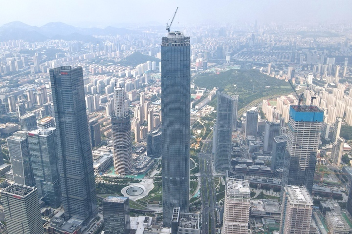 项目强省会｜济南“第一高”幕墙已施工至最高层