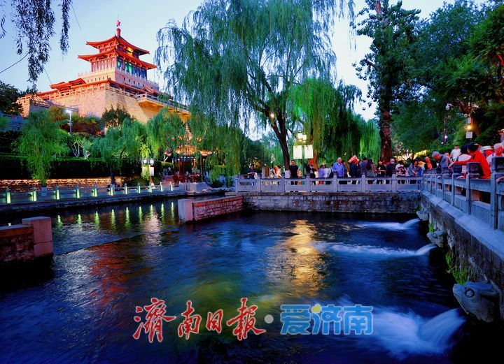 流光溢彩护城河