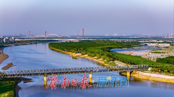 夕阳映桥岸 生态润泉城——济南黄河七桥同框绘就流域保护新图景