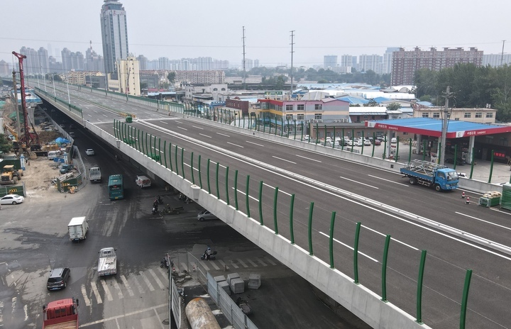 济南二环东路高架路北段新建高架展露新貌