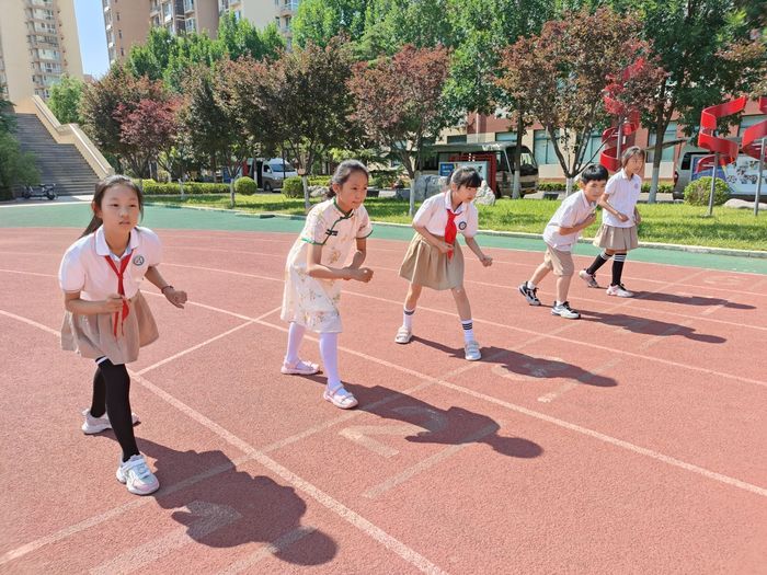 高新区劝学里小学开展全年级健身活动