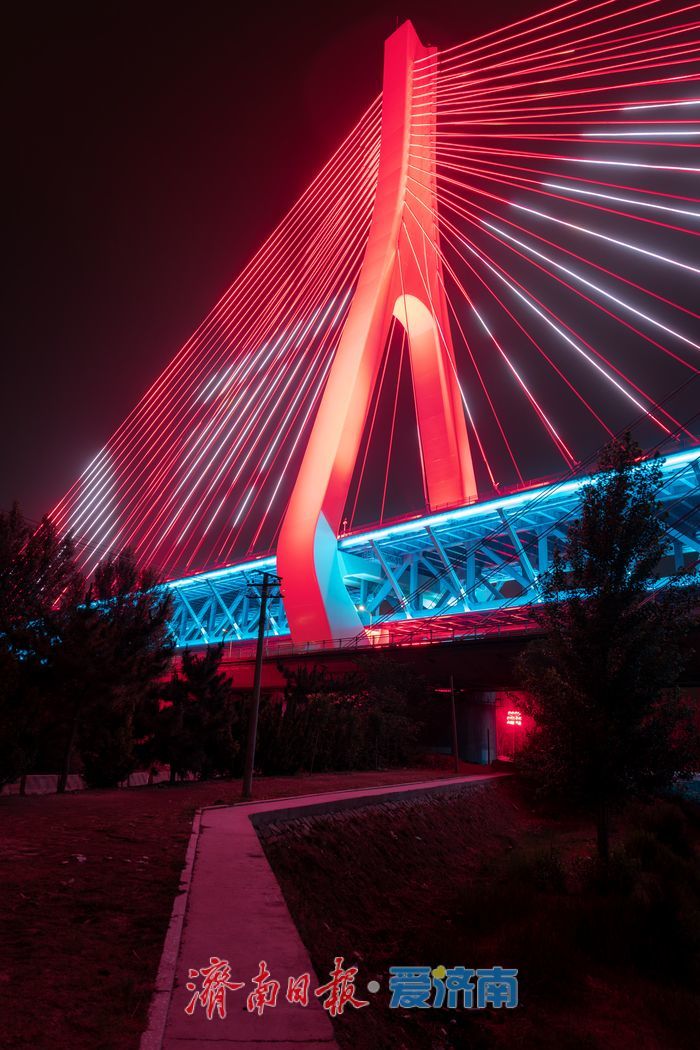 项目强省会｜以桥为幕 光影交织 济南黄河大桥新桥“灯光秀”上线