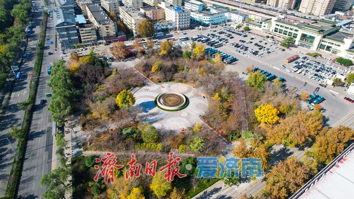 济南滨湖广场层林尽染披盛装