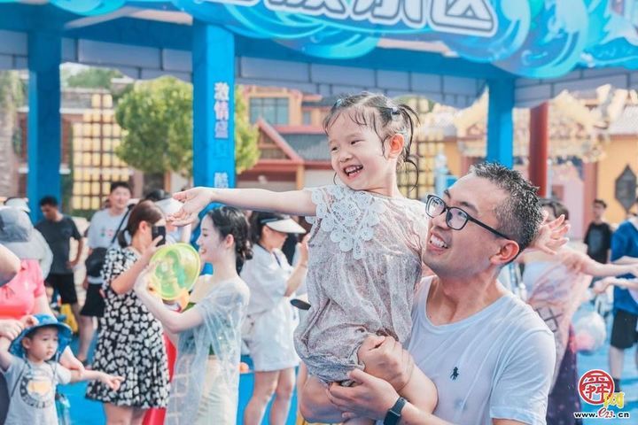 夏日文旅盛宴！济南方特“泼水电音节”正式启幕