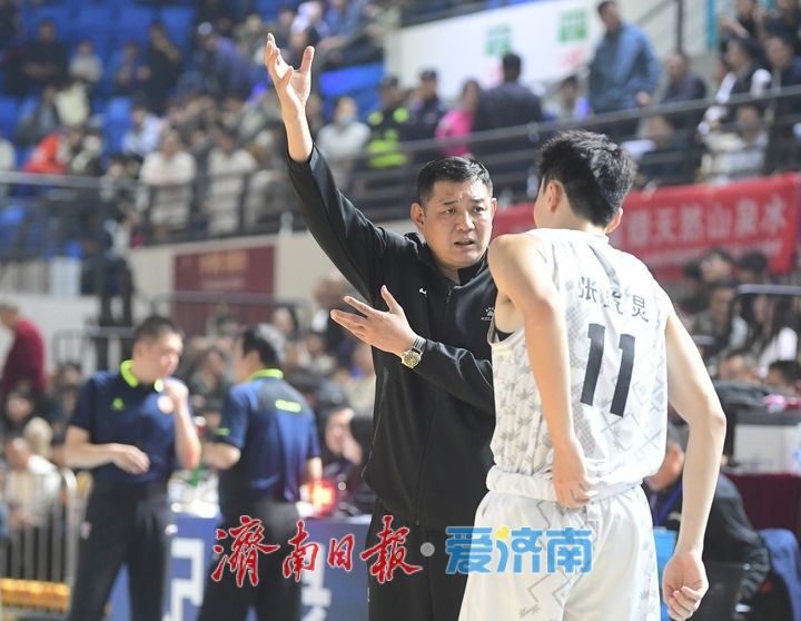 巩晓彬“重出江湖”，率山东U22全运男篮热身大胜芝加哥怒火队