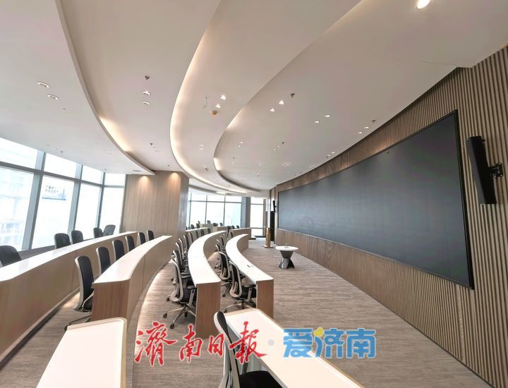 走进“济南第一高”，探访“塔尖会客厅”