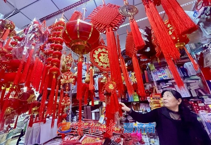 济南：氛围感拉满 新年挂饰热销