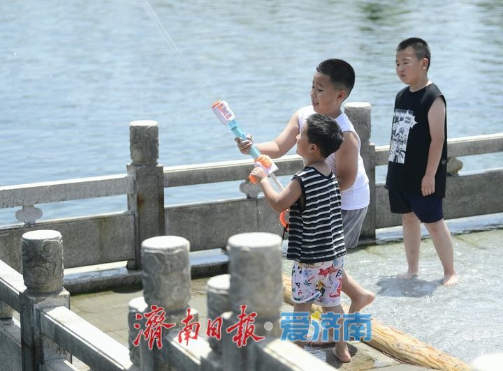 一年四季 泉在济南丨泉水潺潺绕古城，宛如瑶池落凡尘