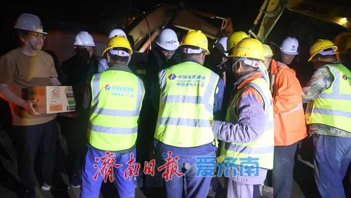 济南港九路工程正加班加点赶工