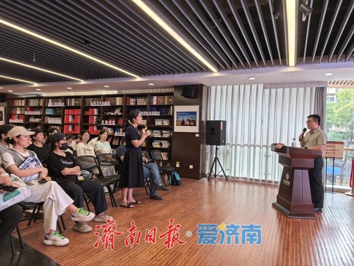 3年写54封信为学生青春答疑 济南教师17万字书信结集成书出版