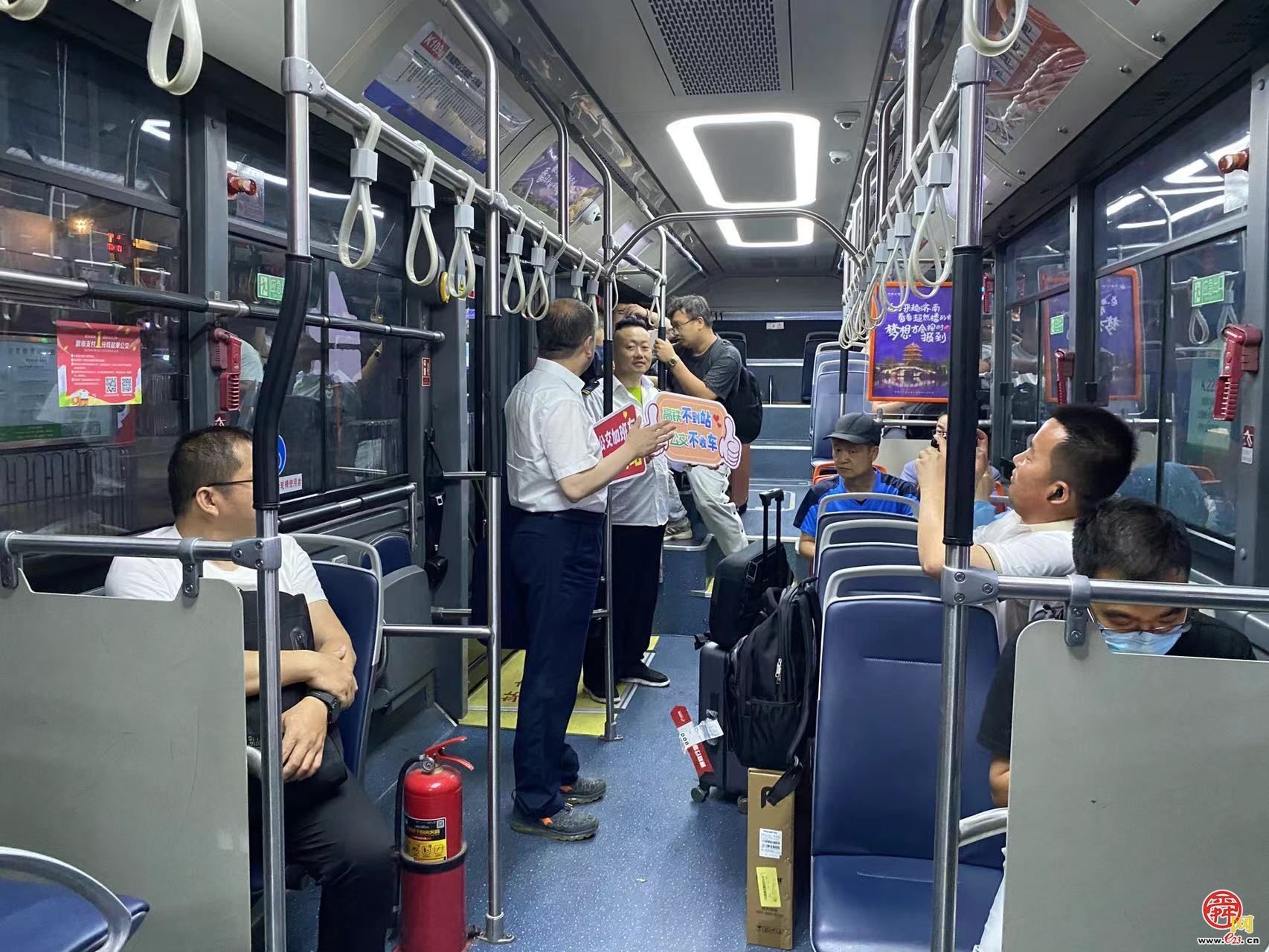 “高铁不到站公交不收车”端午客流高峰，济南公交暖心护航​