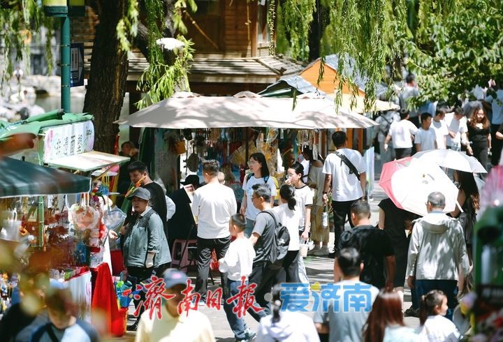 “五一”假期最后一天迎“立夏” 济南护城河畔变“天然空调房”