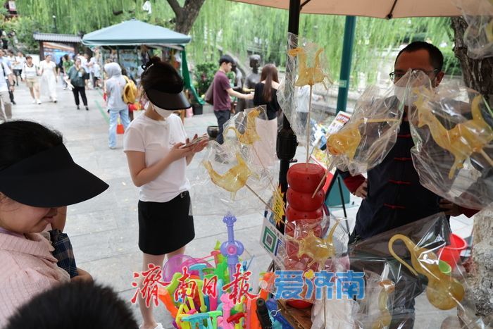 端午浓情满泉城 天下第一泉景区民俗市集热闹非凡
