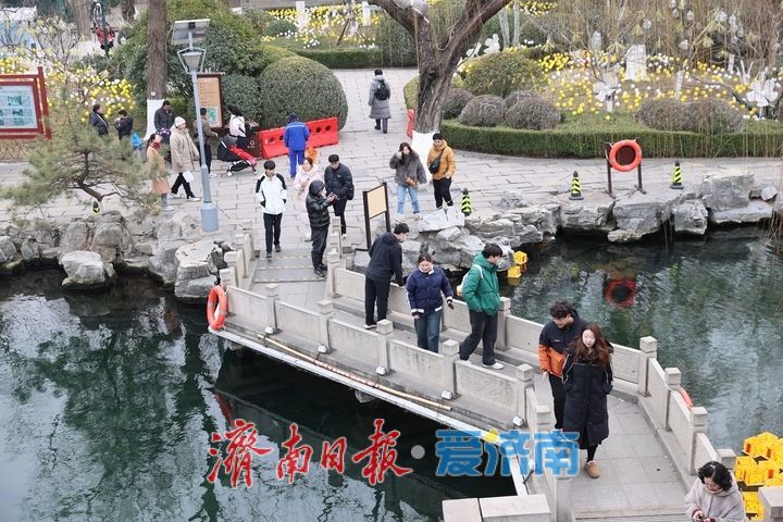 初春五龙潭美景引游人