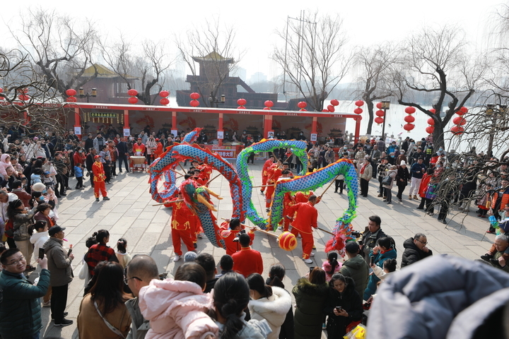 大明湖文化庙会精彩民俗表演陪伴市民整个春节