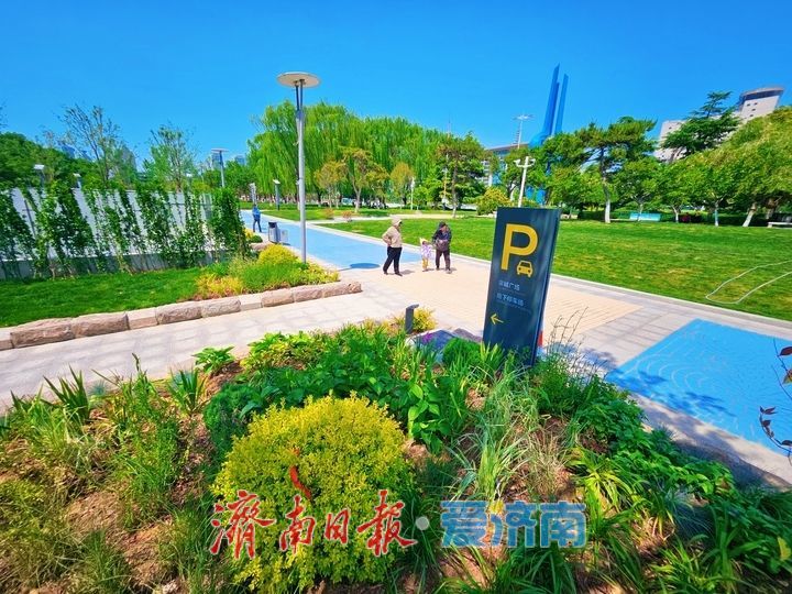 方寸园林藏诗意 泉城广场添雅韵 微型园林景观惊艳亮相城市会客厅