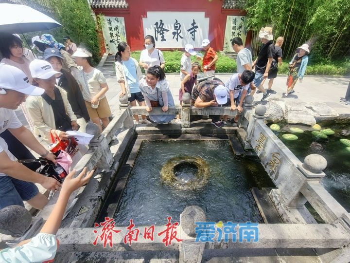 一年四季 泉在济南丨泉水潺潺绕古城，宛如瑶池落凡尘