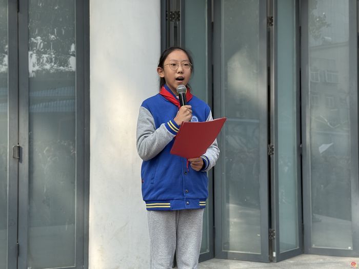 济南市胜利大街小学举办“胜利红印 榜样少年正启航”主题升旗仪式