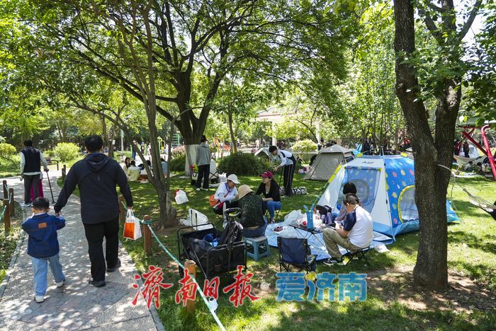 一年四季 泉在济南丨泉城公园迎露营热潮，市民乐享城市“慢时光”