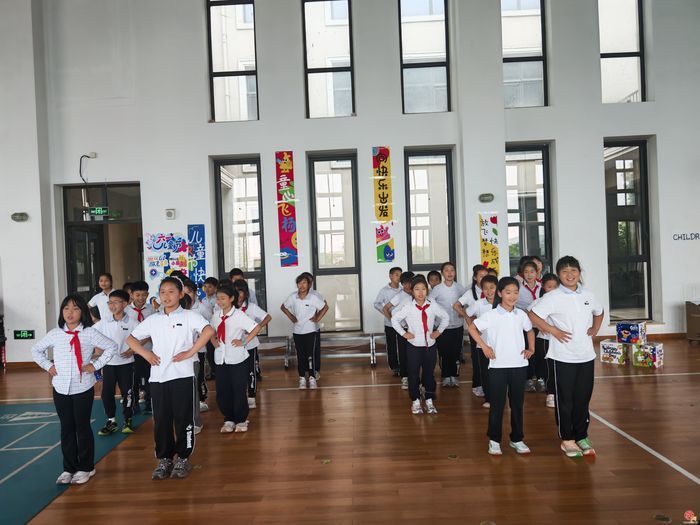 最美舞台，以美育人——济南市历下区龙奥学校2026年班级文化艺术节圆满举行